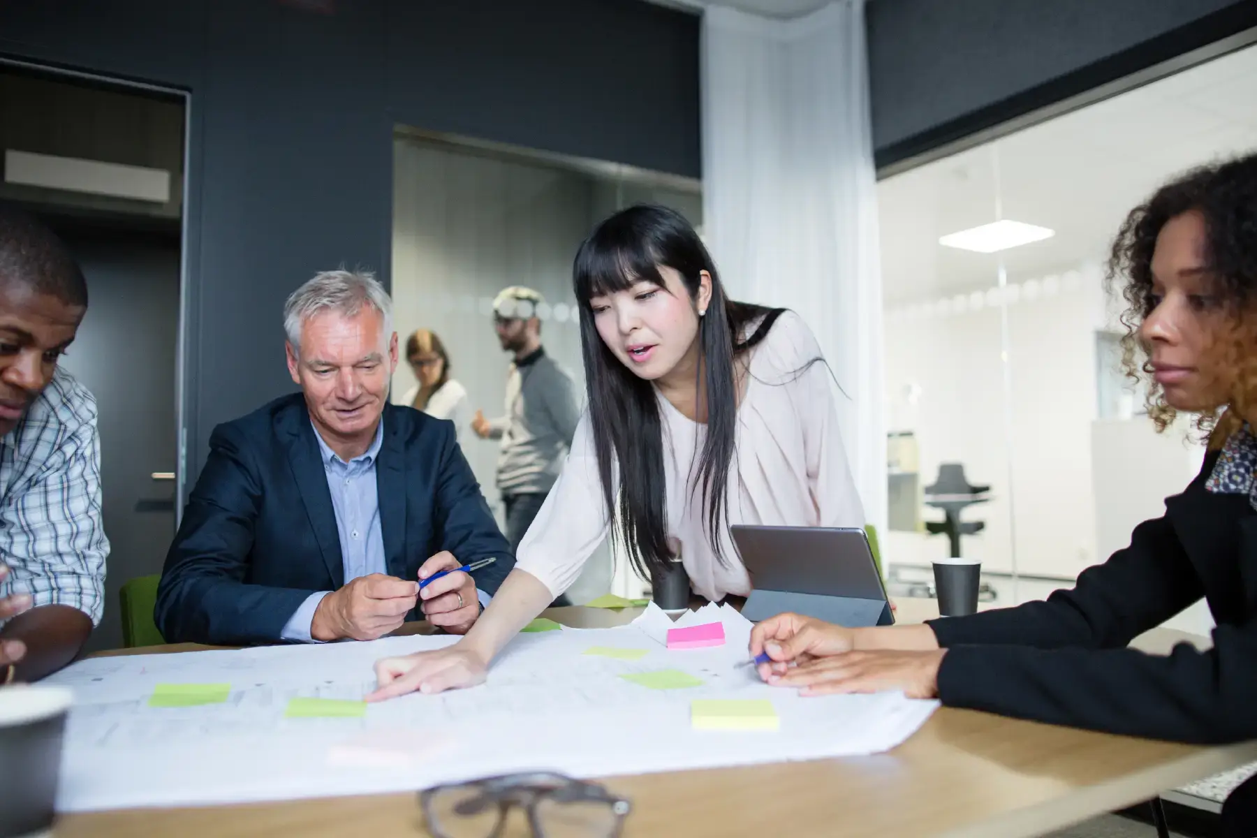 Consultants and startup leaders collaborating in a brand strategy session — aligning narrative and messaging priorities at a whiteboard
